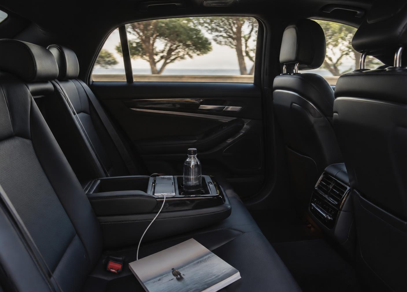 Intérieur confortable d'un véhicule avec chauffeur